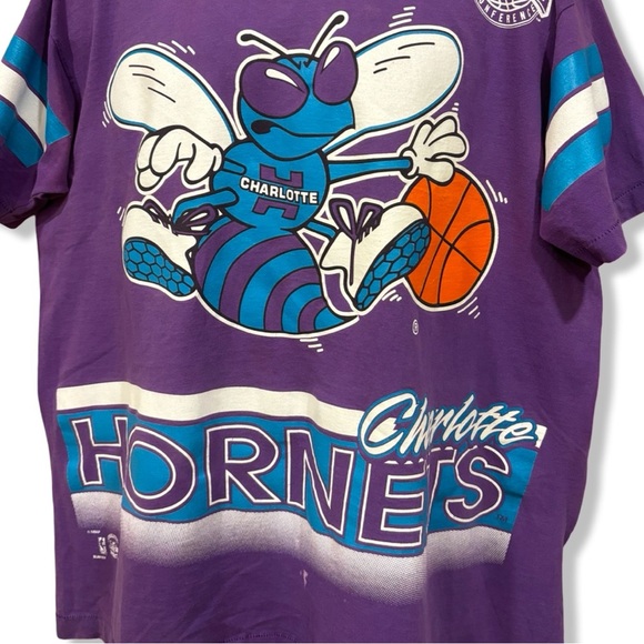 Vintage 90s Charlotte Hornets Salem Sportswear T-Shirt - Picture 3 of 5